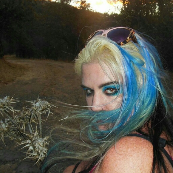 Meet your Posher, Jenny Mae. - Picture 1 of 8